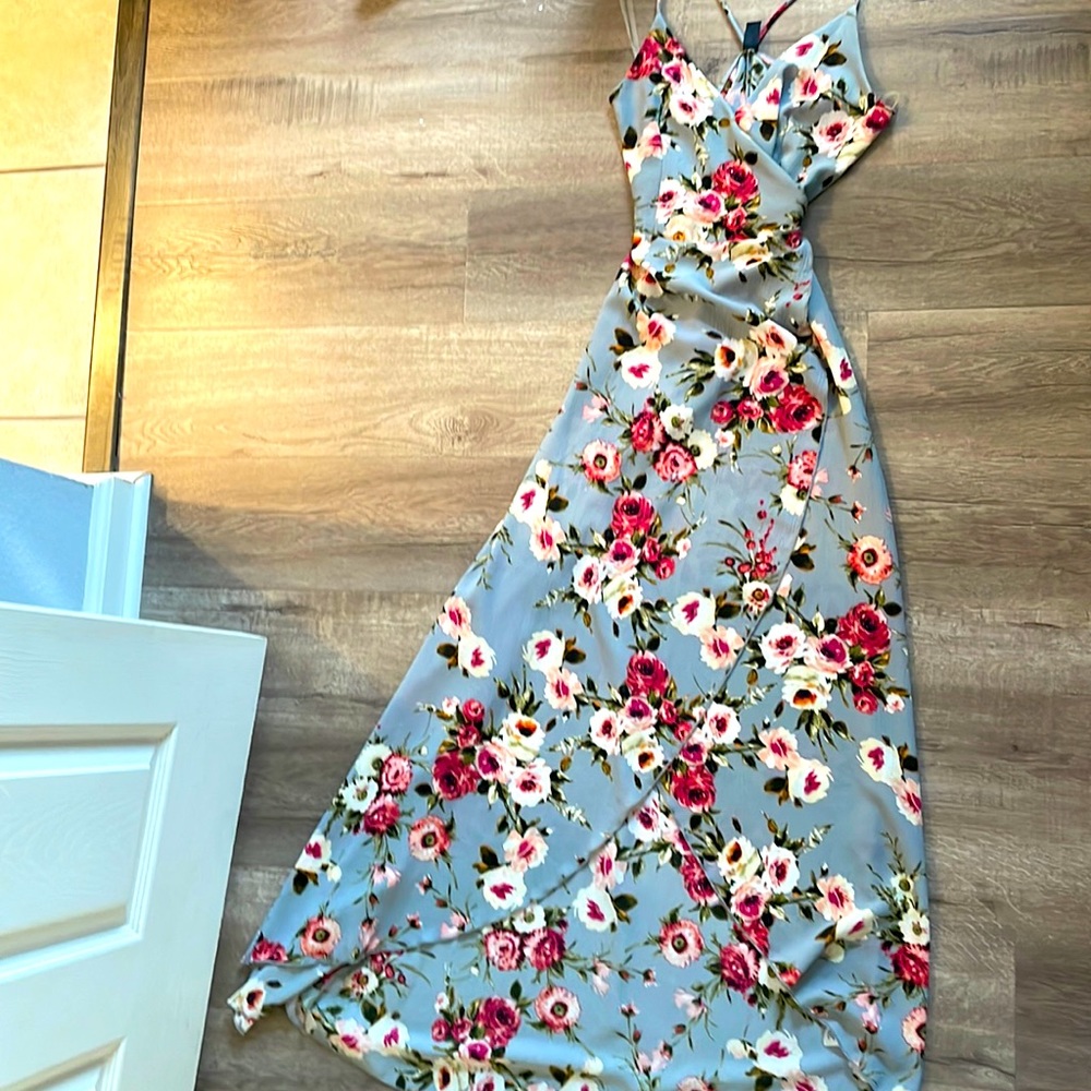 Gorgeous floral wrap dress from Windsor! Never been worn!!!!
